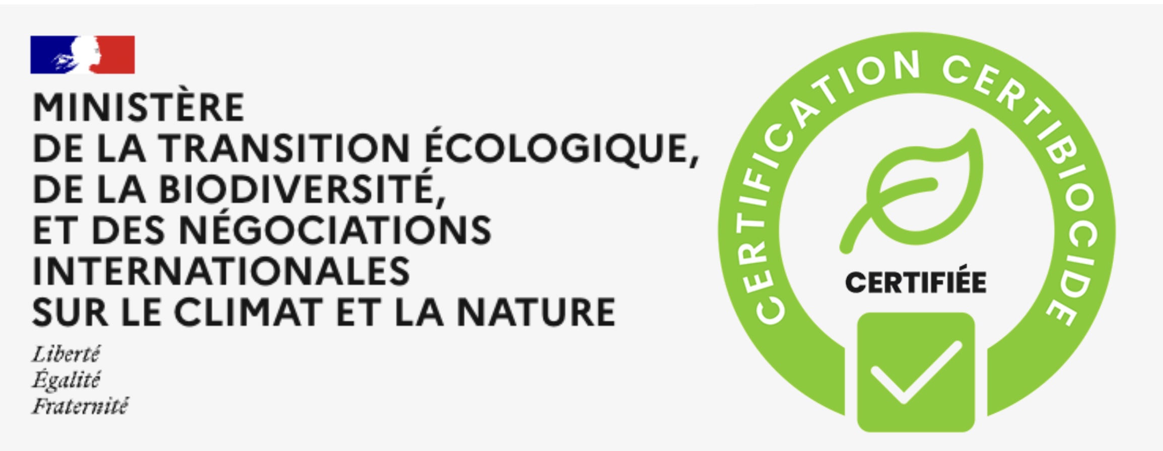 L’arrêté du 9 octobre 2013, modifié en 2023 et 2024, impose l’obtention du certificat CERTIBIOCIDE pour toute personne qui achète, manipule ou applique des produits biocides professionnels, notamment les désinfectants classés TP2, TP3 et TP4. Cette certification, délivrée après une formation officielle reconnue par l’État, garantit la connaissance des dangers, la prévention des expositions, la gestion des déchets et l’application des bonnes pratiques définies par le règlement européen (UE) n°528/2012.